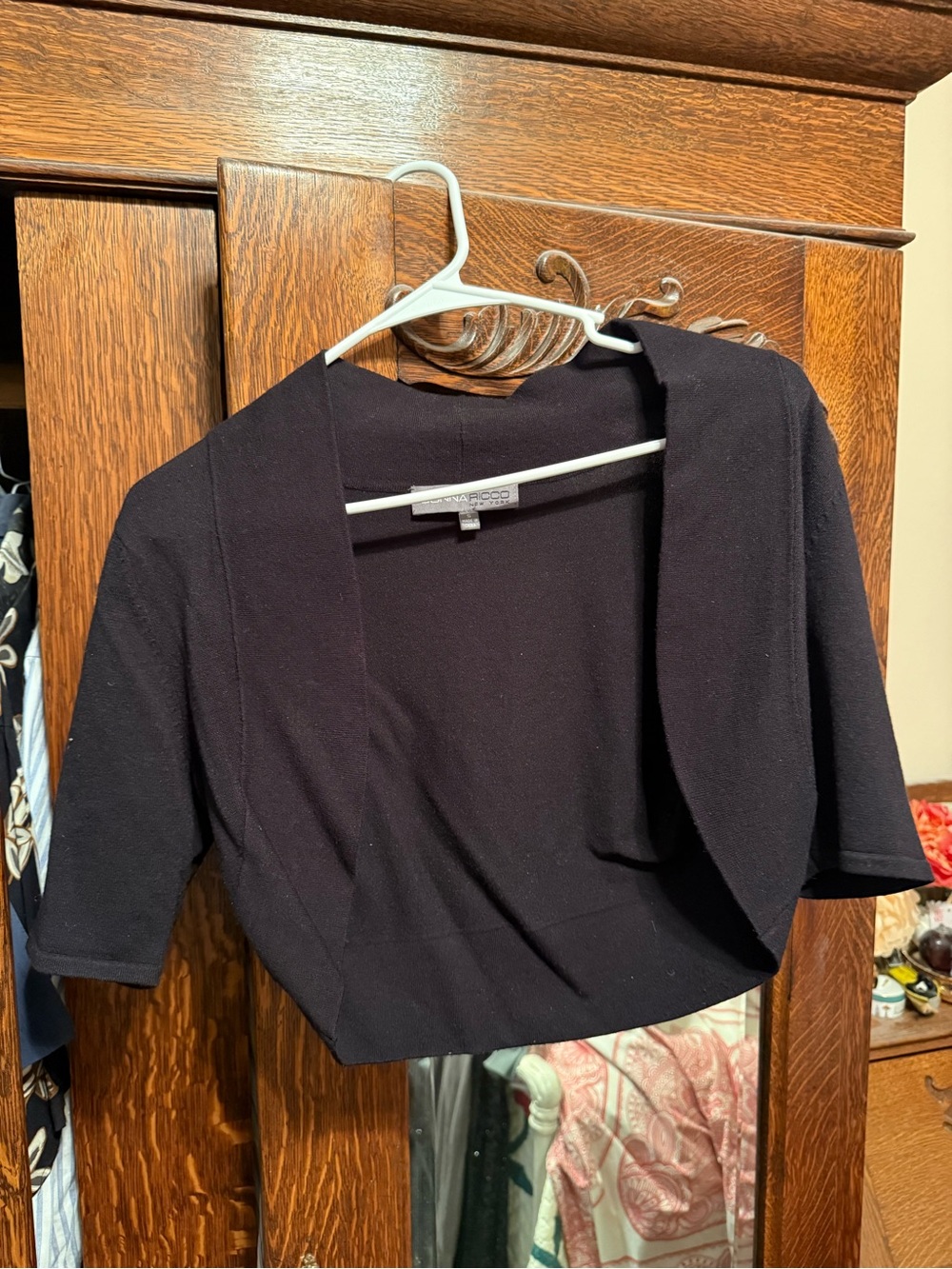 Donna Ricco Black Cropped Open-Front Shrug